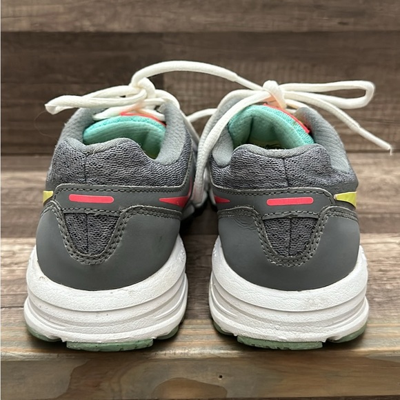 NIKE running shoes 5.5 relentless - Picture 2 of 4